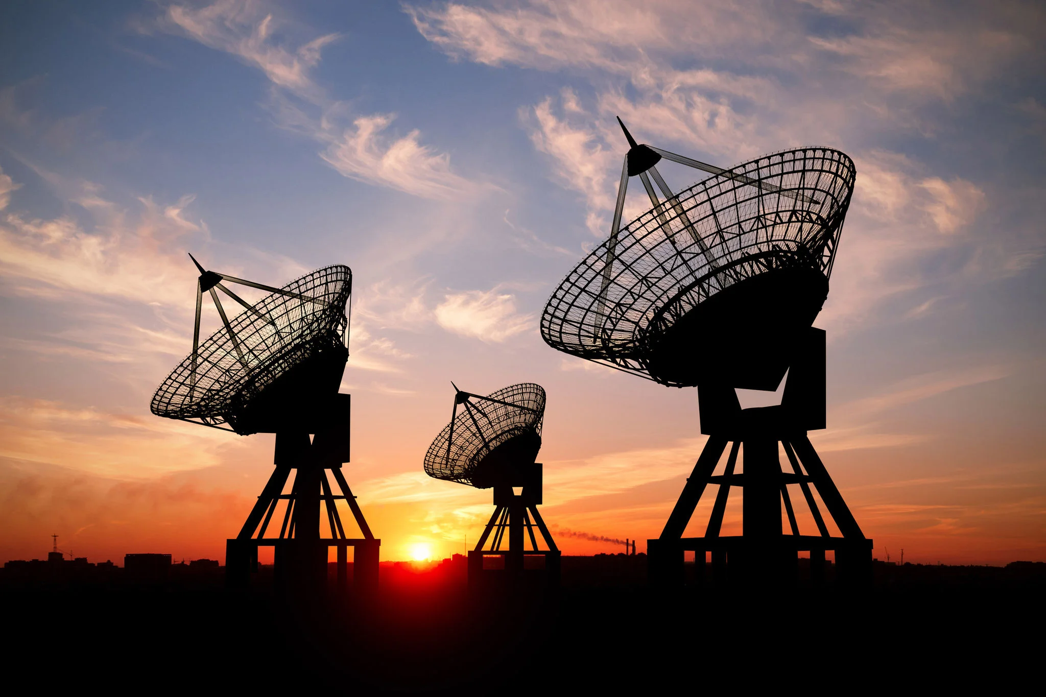 ey-three-sattelite-dishes-at-sunset (1)